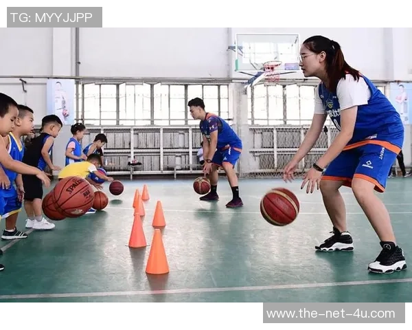 洲际杯赛场回顾杭州篮球队默契配合展现团队精神与战术智慧
